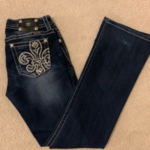 Size 28 Miss Me jeans. Great condition hardly worn. Have some stretch!